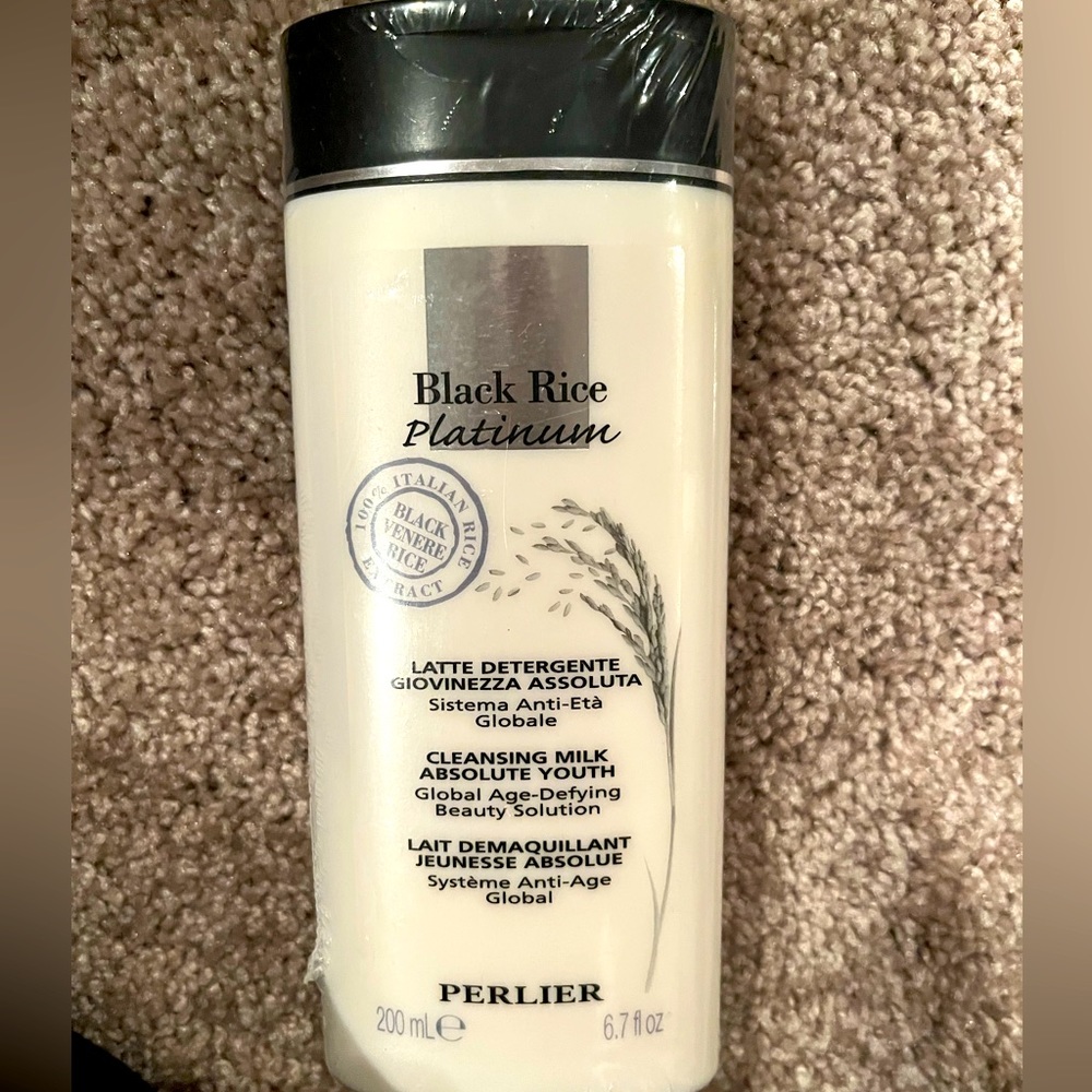 Black Rice Platinum Cleansing Milk